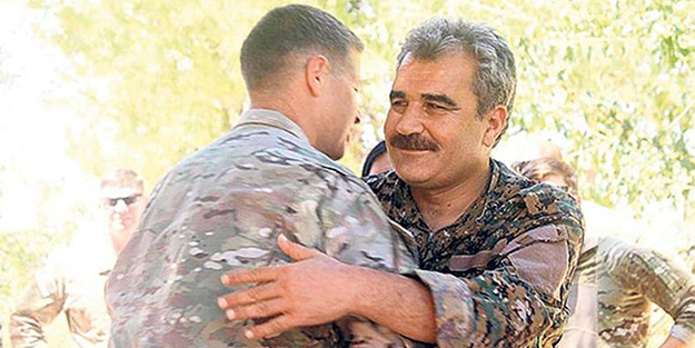ABD PKK'lı sever! Generalin terörist aşkı... Utanmadan sarıldı