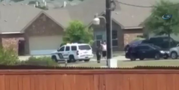 ABD polisi teslim olmak için ellerini kaldıran adamı vurdu!