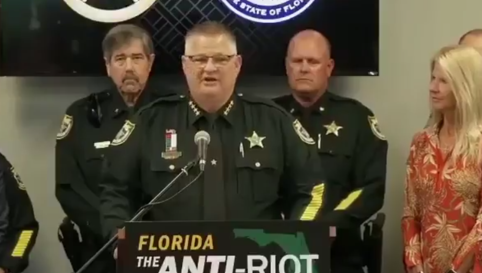 ABD polisinden Ölüm Tehditli Düzen! Şerif gençlere 2 seçenek sundu: "Ya Hapis Ya Mezarlık!"