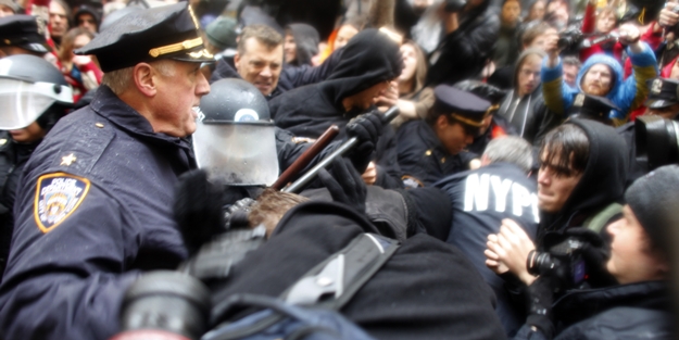 ABD polisine 'dokunan' yanıyor: 7 yıl hapis!