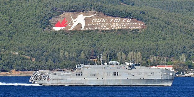 ABD savaş gemisi Çanakkale Boğazı'ndan geçiş yaptı