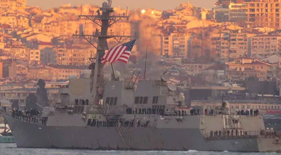 ABD savaş gemisi İstanbul Boğazı'nda!