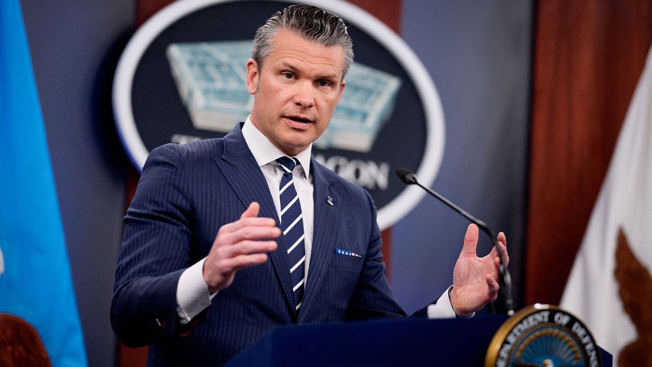 ABD Savunma Bakanı canlı yayında açıkladı: İran’da rejim değişti! Sıra İran halkında...