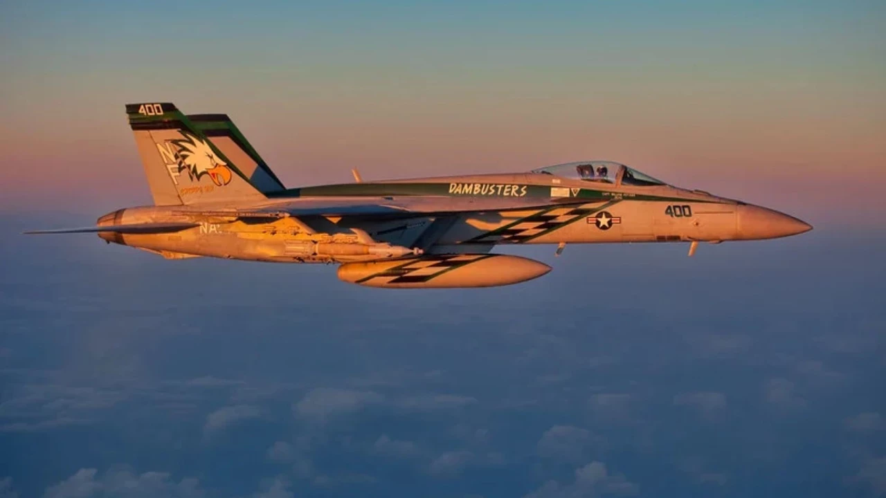 ABD uçakları İran hava sahası yakınlarında!