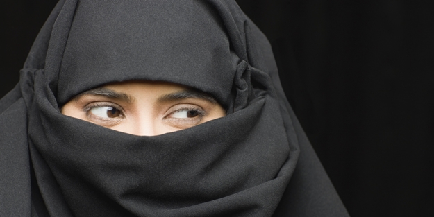 ABD ürünü DAEŞ’in eyleminin faturası yine Müslümanlara kesildi! Sri Lanka’da burka yasaklandı