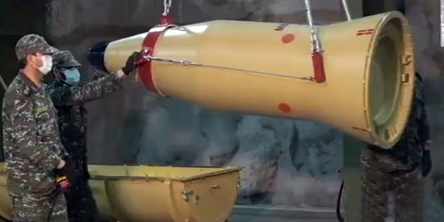 ABD üslerini vuran füzeleri böyle hazırlamışlar! İran'dan yeni füze videosu