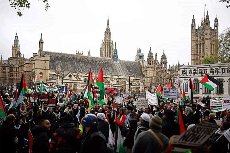 ABD ve Almanya’nın ardından sıra İngiltere’de! Gazze için yüz binler sokağa indi!