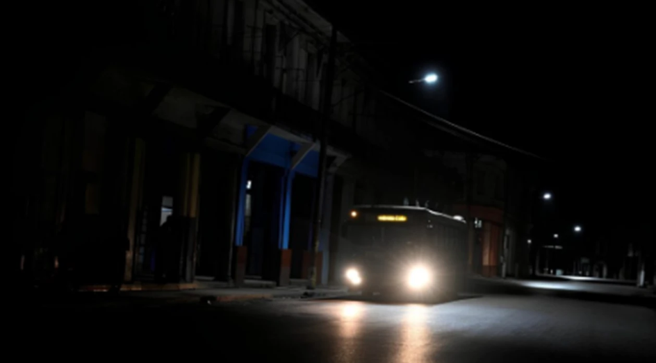 ABD yaptırımları Küba'yı karanlığa gömdü! Elektrik altyapısı bir kez daha çöktü