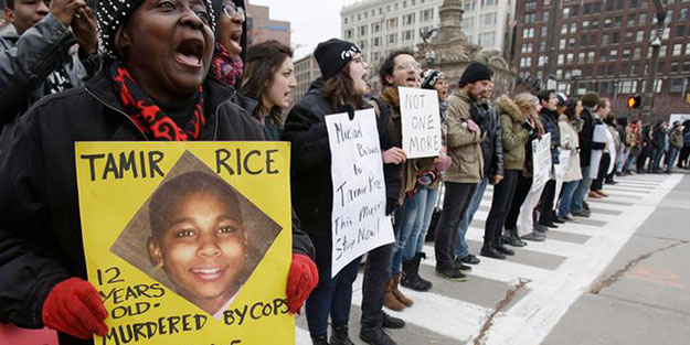 ABD yargısı, siyahi çocuğu vuran polisi akladı