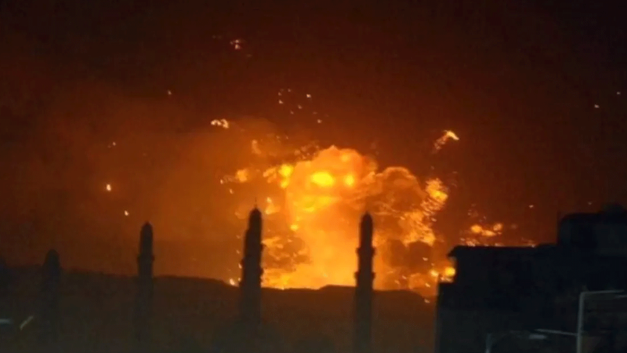 ABD, Yemen’i vurdu! Silah depoları havaya uçtu