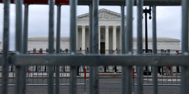ABD Yüksek Mahkemesi çevresinde yoğun güvenlik önlemi