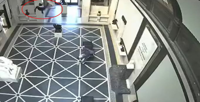 ABD'de 12 metre yükseklikten düştü 21.5 milyon kazandı