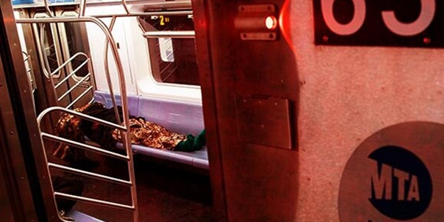 ABD'de acı tablo! Hafta sonu metroda bulundular