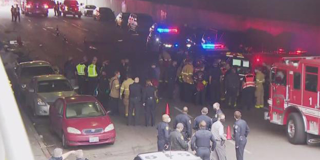 ABD'de araç yayaların arasına daldı: 3 ölü 6 yaralı