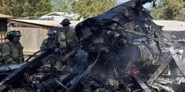 ABD'de askeri eğitim uçağı evlerin üzerine düştü