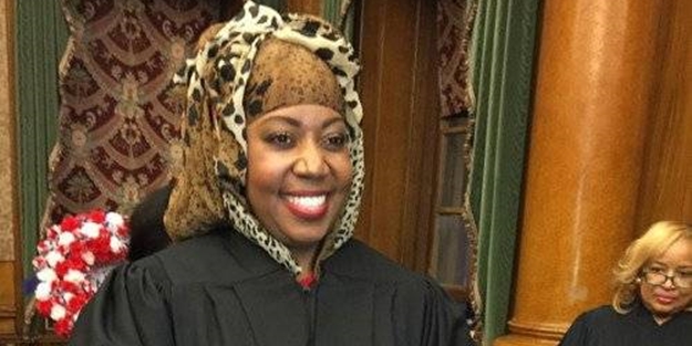 ABD'de başörtülü hakim Kur'an ile yemin etti