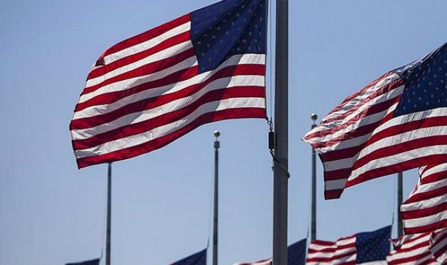 ABD'de bayraklar yarıya indirilecek