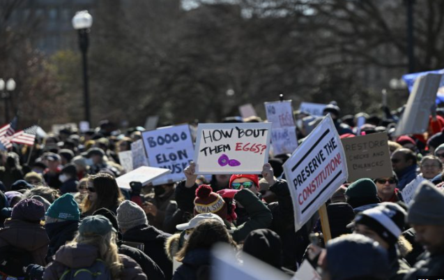 ABD’de binlerce kişi Trump ve Musk’ı protesto etti
