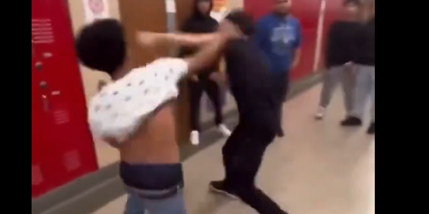ABD'de bir lisede iki gencin kavgası sosyal medyada gündem oldu