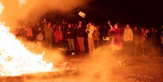 ABD'de bir papaz Harry Potter kitaplarını yaktırdı
