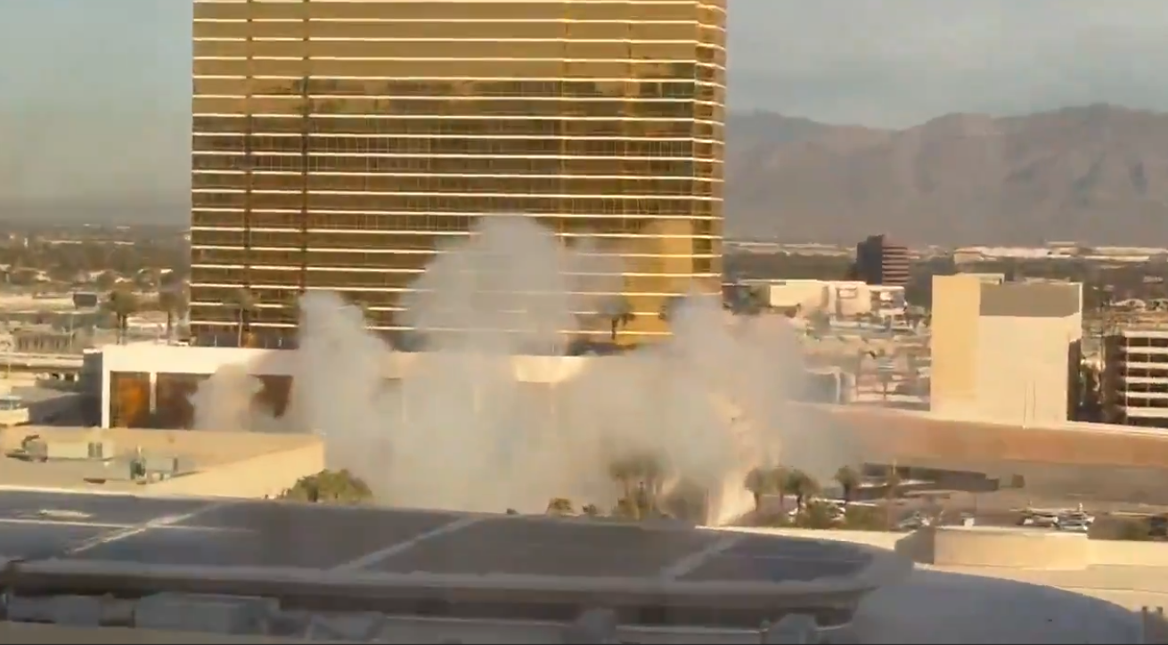 ABD’de bir şeyler oluyor! Trump Tower'ın önünde Tesla patladı