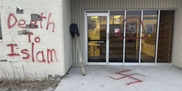 ABD'de camiye İslamofobik saldırı