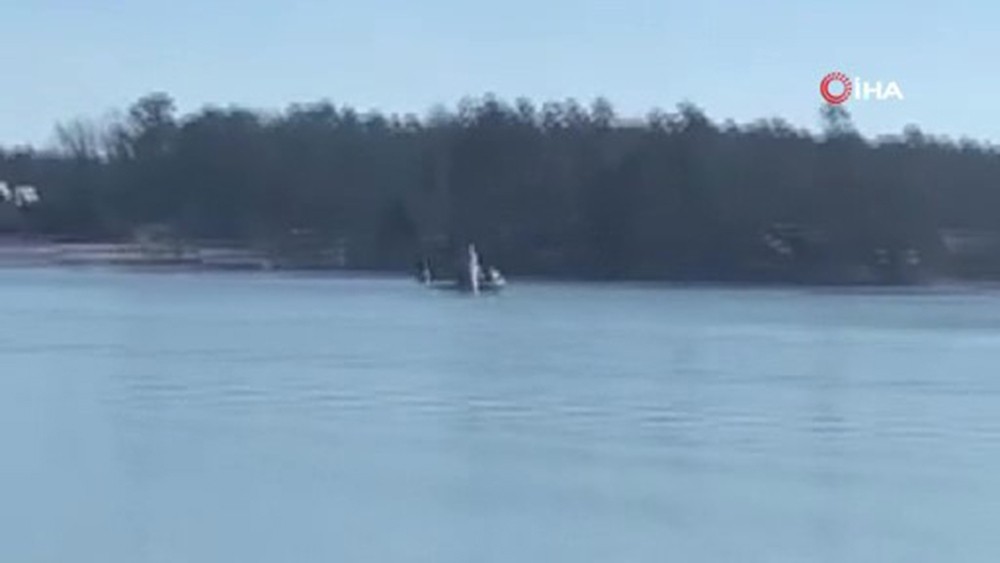 ABD’de deniz uçağı göle düştü