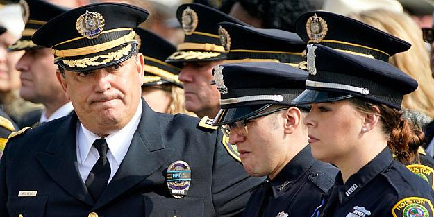 ABD'de emniyet müdüründen Trump'a sert tepki: Kapa o çeneni