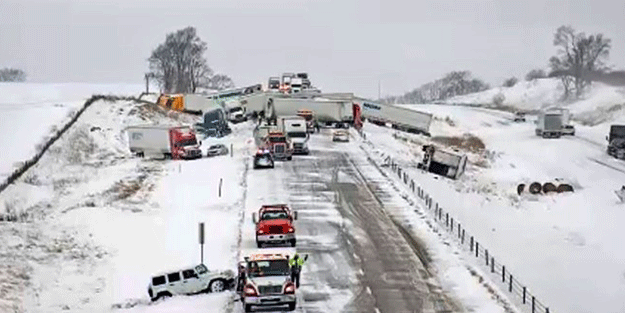 ABD'de feci kaza! Ortalık savaş alanına döndü