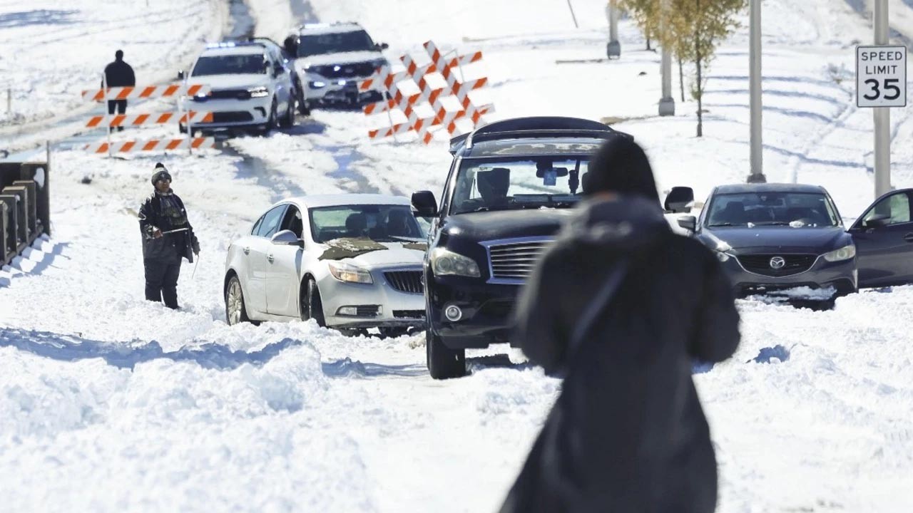 ABD’de felaketler bitmiyor! Kar fırtınası onlarca can aldı