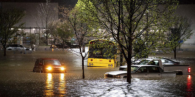 ABD'de fırtına ve sel can aldı