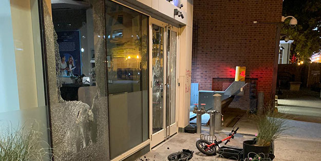 ABD’de başlayan protestolarda göstericiler Türk üniversitelerine de saldırdı