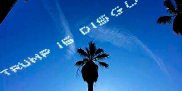 ABD'de gökyüzüne 'Trump iğrenç' yazdırdı!