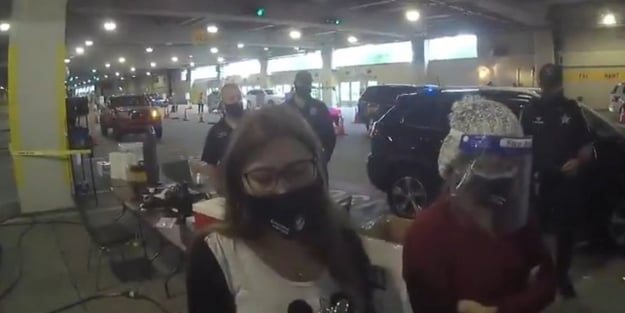 ABD'de iki kadın koronavirüs aşısı için yaşlı kılığına girdi!