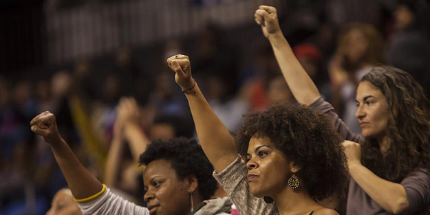 Rektör protestolara direnemedi!