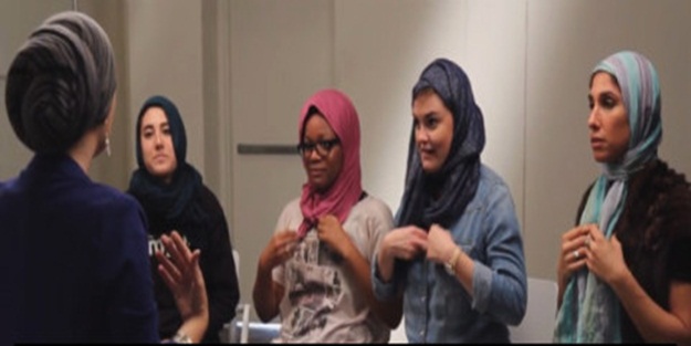 ABD'de kadınlar bir günlüğüne başörtüsü taktı