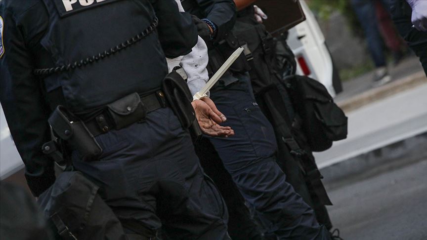 ABD'de kaldırım olmadığı için yolda yürüyen siyahi gençlerin gözaltına alınmasına tepki