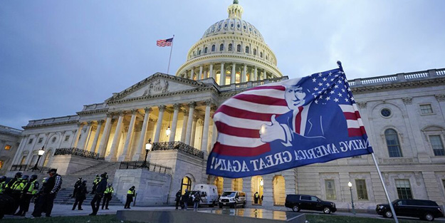 Kanlı Kongre baskınının ardından Beyaz Saray'da peş peşe istifalar
