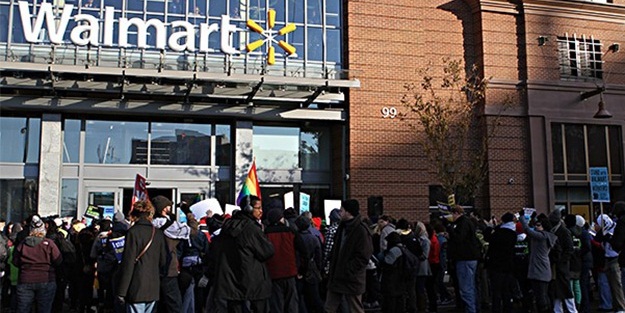 ABD'de 'Kara Cuma' protesto edildi