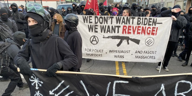 ABD'de kazan kaynıyor! 'İntikam' sloganları ile saldırdılar!