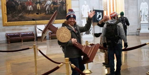 Kongre baskınındaki kürsü hırsızının akıbeti belli oldu