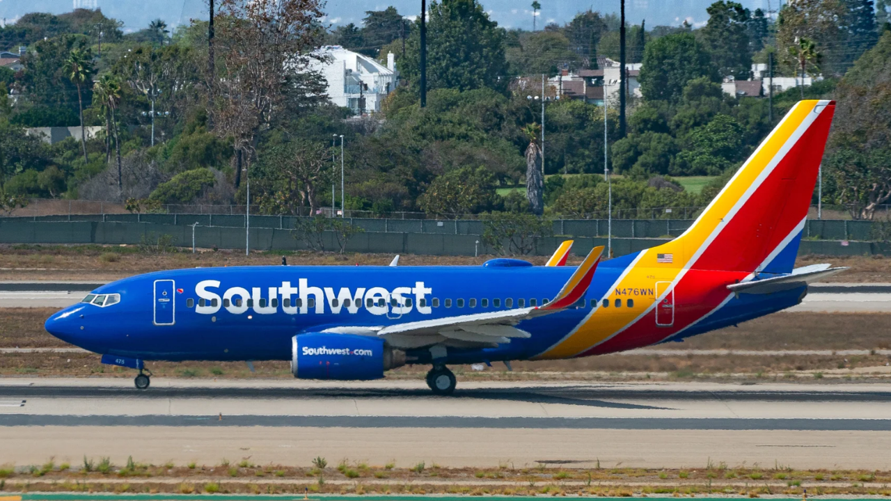 ABD’de korku dolu anlar! Yolcu uçağı vuruldu