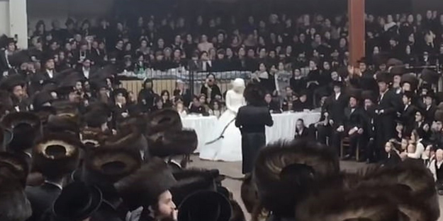 Koronavirüse kafa atan binlerce Yahudi gizli düğün yaptı