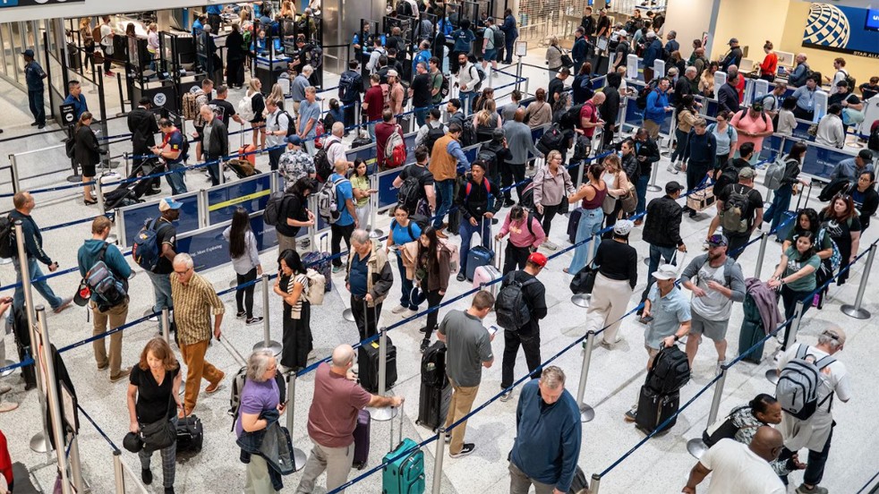 ABD’de kriz derinleşiyor! 964 uçak seferi iptal edildi, 4 bin 924'ü ise ertelendi