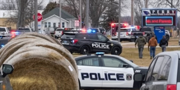 ABD'de liseye düzenlenen silahlı saldırıda yaralanan öğrencilerden biri hastanede öldü