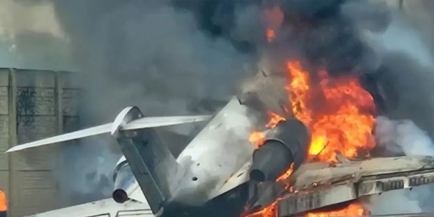 ABD'de özel jetle otomobil çarpıştı