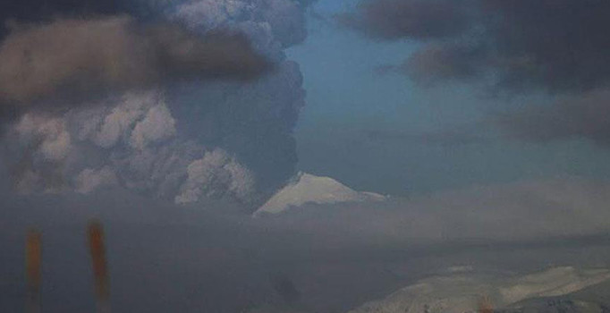 ABD'de Pavlof Yanardağı faaliyete geçti