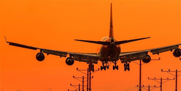 ABD'de pilotu bayılan uçak, deneyimsiz yolcu tarafından indirildi