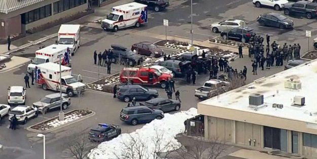 ABD'de 'silahlı saldırgan' alarmı!