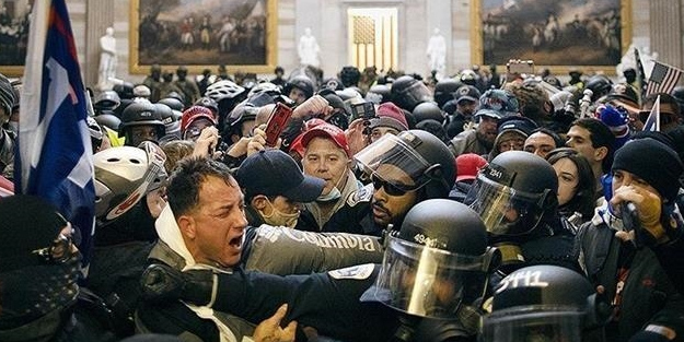 ABD'de polisi şok tabancasıyla vurdu! Sonucu paylaştılar: Kavga eden o diye yıllarca hapiste tutulması...